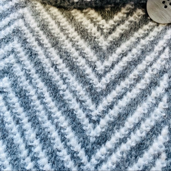 Italian Made Gray Chevron Wool Blend Cardigan Size Small - Picture 8 of 10